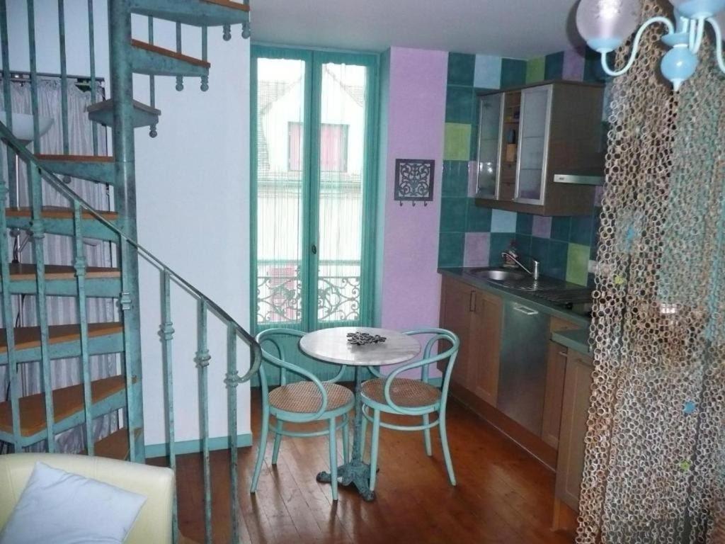 Gite Milly - 2 Studios En Coeur De Ville Екстериор снимка