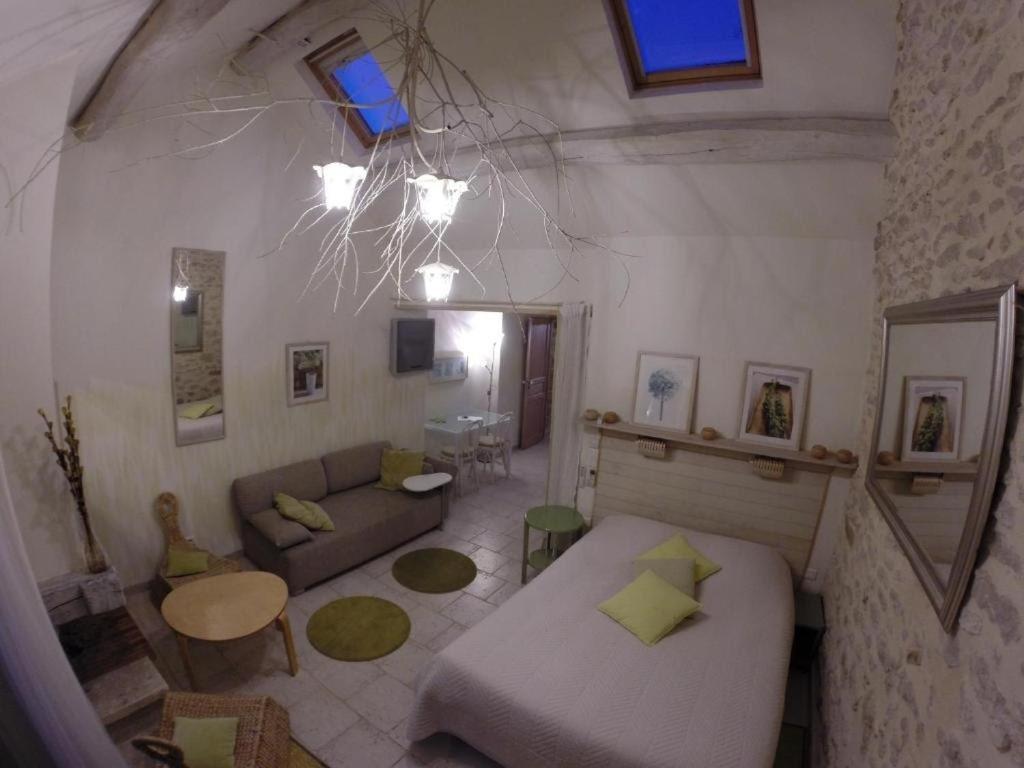 Gite Milly - 2 Studios En Coeur De Ville Екстериор снимка