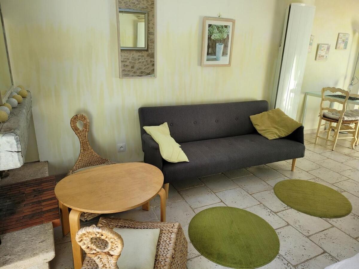 Gite Milly - 2 Studios En Coeur De Ville Стая снимка