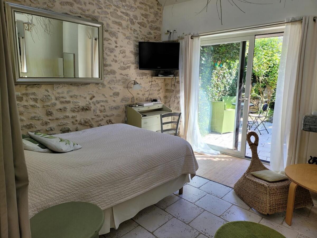 Gite Milly - 2 Studios En Coeur De Ville Стая снимка